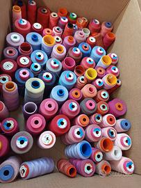 spolette di filo per cucire 