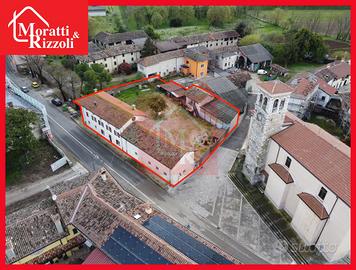 CASA RURALE con piacevole corte interna a Felettis