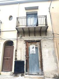 Pressi via montepellegrino , due bivani