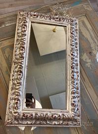 Specchio rettangolare con cornice intagliata