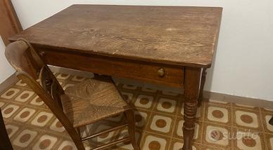 Scrivania piu sedia antica in legno