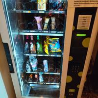 distributore automatico bibite e snack 