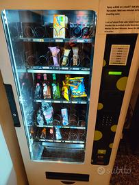 distributore automatico bibite e snack 