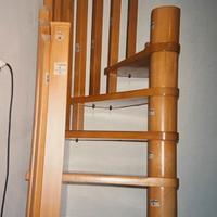 Scala a chiocciola in legno