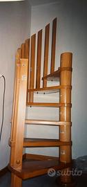 Scala a chiocciola in legno