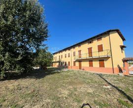 CASALE MONFERRATO CASCINALE LIBERO SU 4 LATI