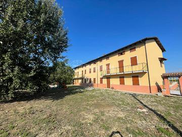 CASALE MONFERRATO CASCINALE LIBERO SU 4 LATI