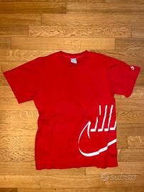 T shirt Nike rossa sportswear