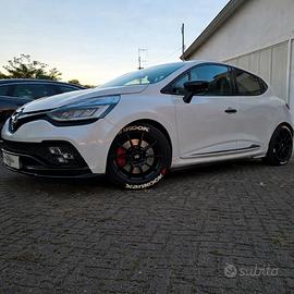 Renault clio rs Trophy akrapovic 245 cv
