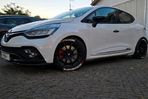 Renault clio rs Trophy akrapovic 245 cv