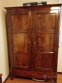 ARMADIO A DUE ANTE IN LEGNO