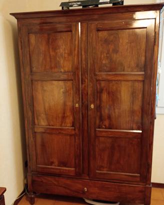 ARMADIO A DUE ANTE IN LEGNO