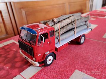 1:43 Camion Volvo F89 trasporto legname 