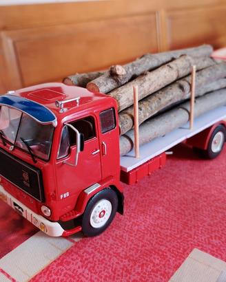 1:43 Camion Volvo F89 trasporto legname 