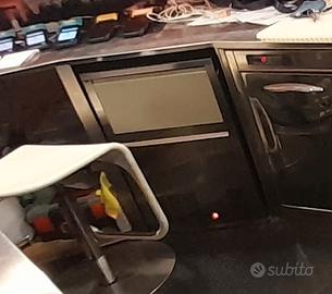 Abbattitore e fabbricatore di ghiaccio