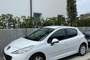 Peugeot 207 benzina- NEOPATENTATI