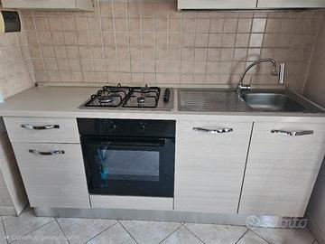 Cucina completa di  elettrodomestici 