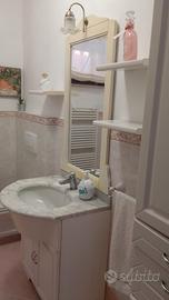 Mobile Bagno con lavandino e specchio 