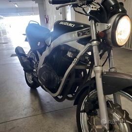 Moto Suzuki