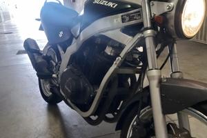 Moto Suzuki
