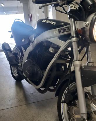Moto Suzuki