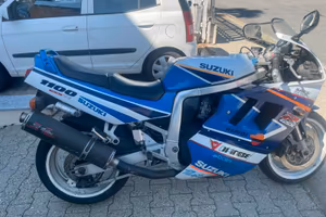 Moto Suzuki