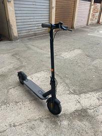 Monopattino elettrico Xiaomi essential 