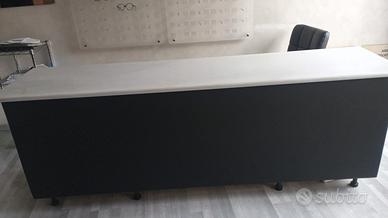 scrivania rivestita di pelle con marmo