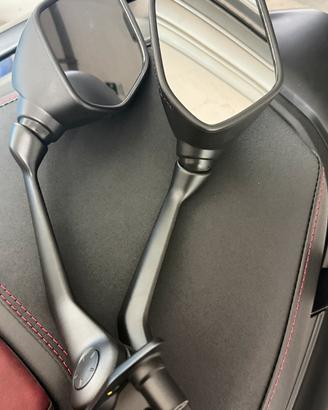 Specchietti originali tmax 560 anno 2026