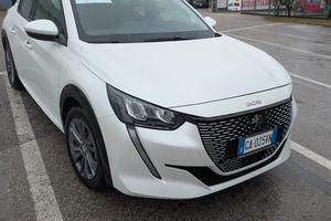 Peugeot e-208 allure 