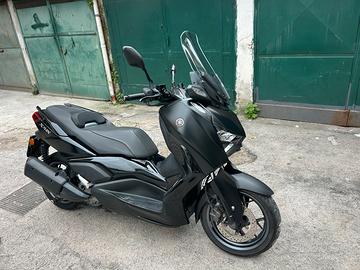 Yamaha xmax 300 tech max