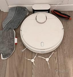 Robot aspirapolvere e lavapavimenti