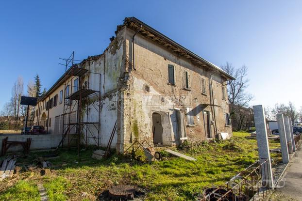 Porzione di Casa da Ristrutturare in Zona eccellen