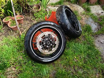 Cerchi e gomme moto