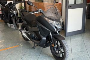 Honda Integra 750 SPORT