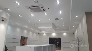 Arredamento negozio scarpe ed abbigliamento