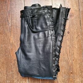Pantaloni in pelle nera biker