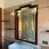 Specchio in legno con luci