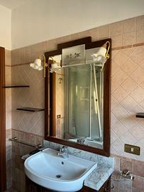 Specchio in legno con luci