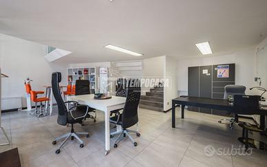 UFFICIO DI 300MQ RISTRUTTURATO - DISTRIBUITO SU TR