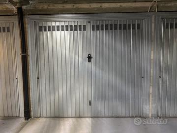 Box auto con wallbox per ricarica a Parco Dora