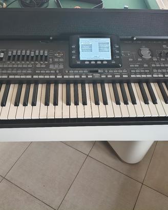 Korg pa3x con Altoparlanti di serie
