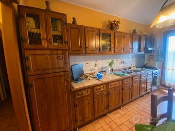 Cucina artigianale in legno massello