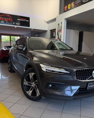 Volvo V60 Cross Country B4 (d) AWD automatico Ulti