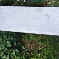 Tavolo in marmo bianco