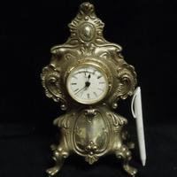 vecchio elegante  orologio da tavolo