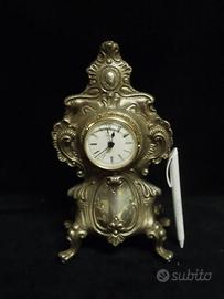 vecchio elegante  orologio da tavolo