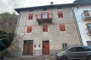 Casa con due appartamenti salorno