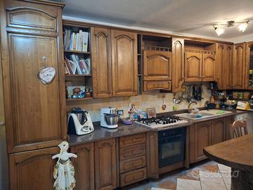Cucina in legno di castagno