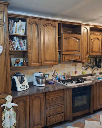 Cucina in legno di castagno